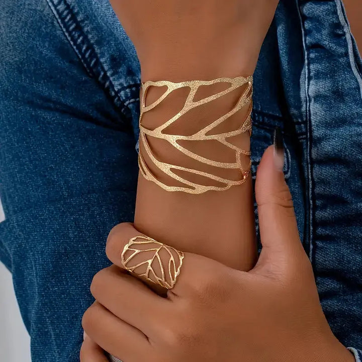 Elegantes Vintage Manschettenarmband mit Blattmotiv