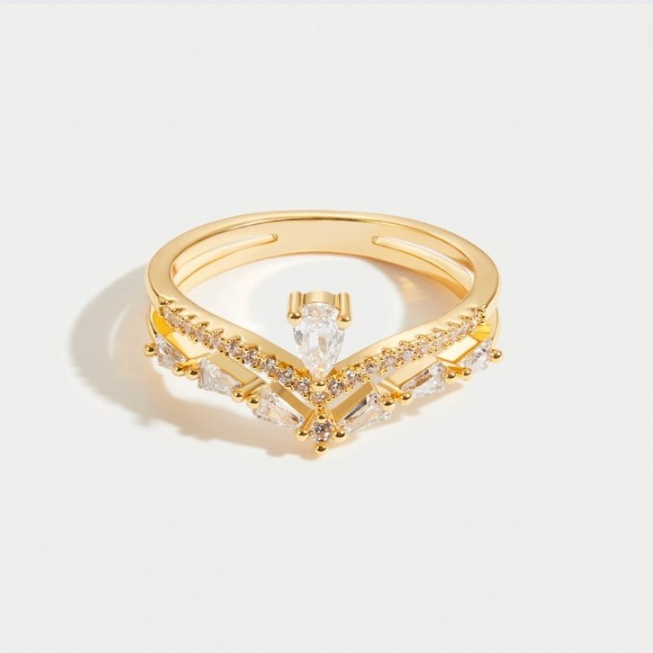 Moderner, schicker Aura-Ring