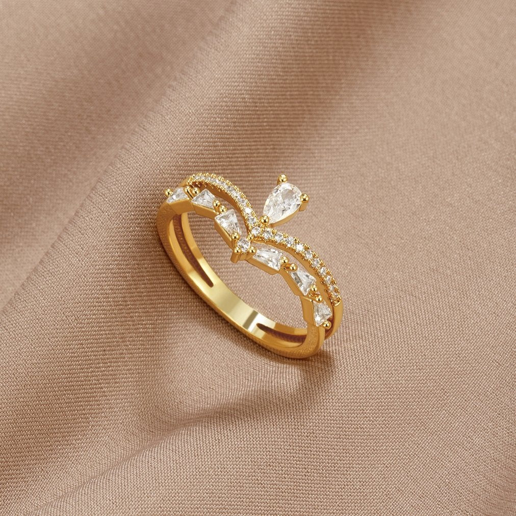 Moderner, schicker Aura-Ring
