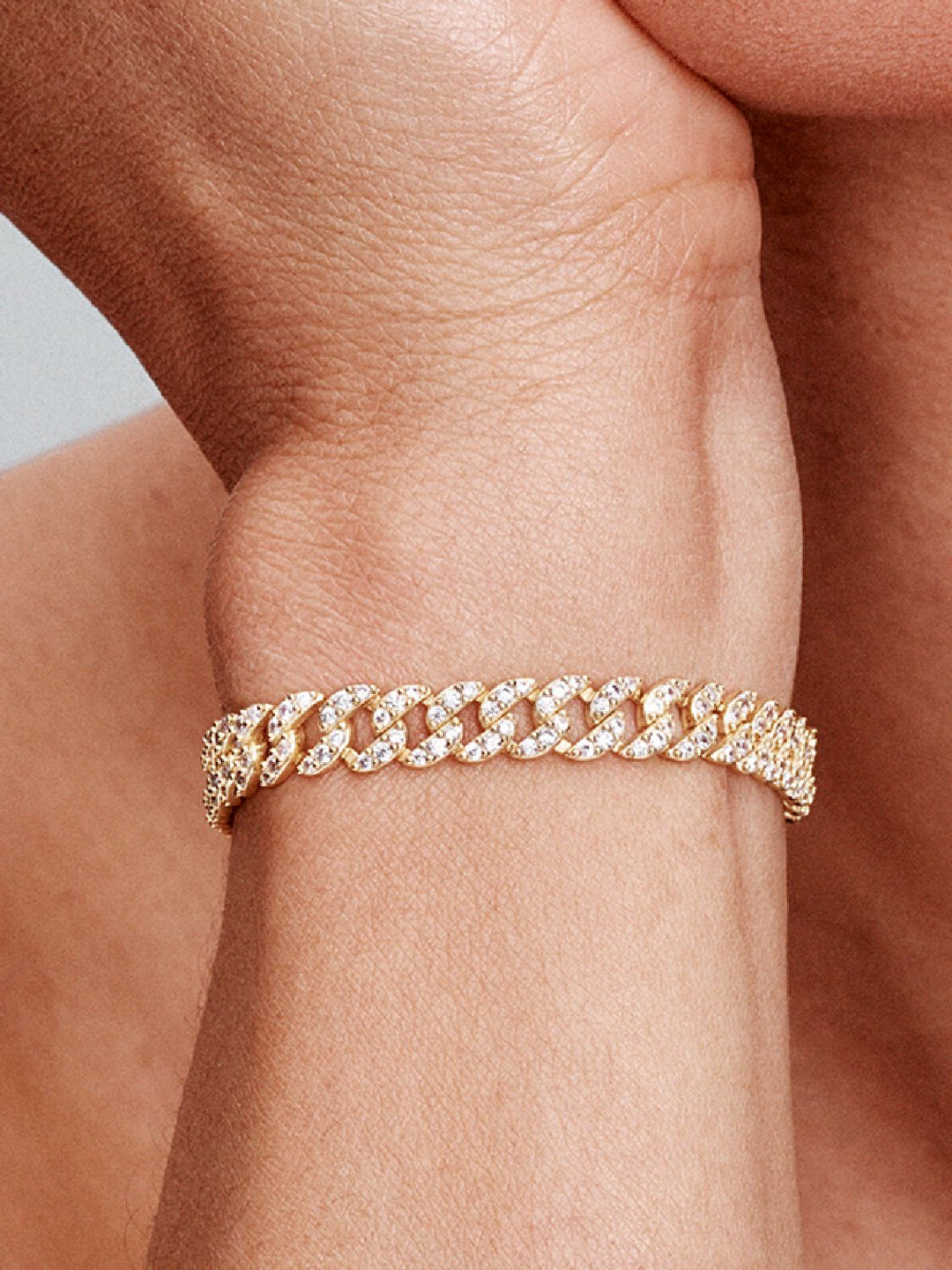 Zeitloses kubanisches Armband aus Gold mit Pavé-Besatz