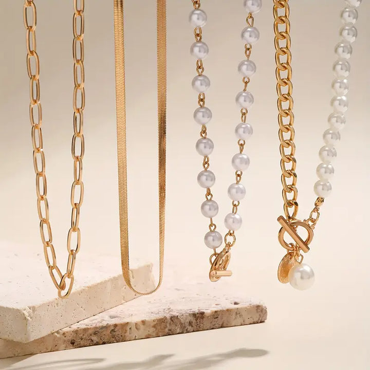 Vintage-Set aus Perlen- und Goldschlangenketten-Halskette