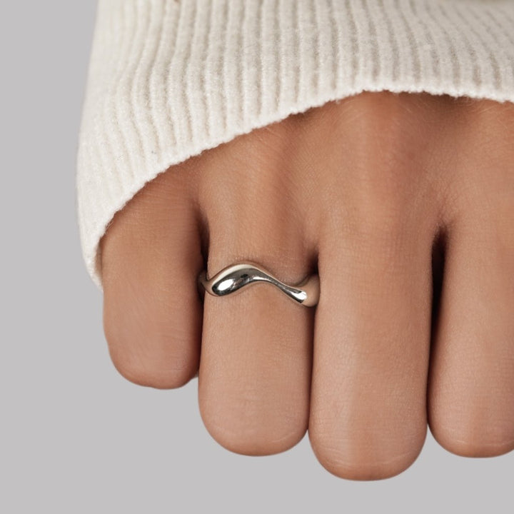 Waves Minimalistischer verstellbarer Ring