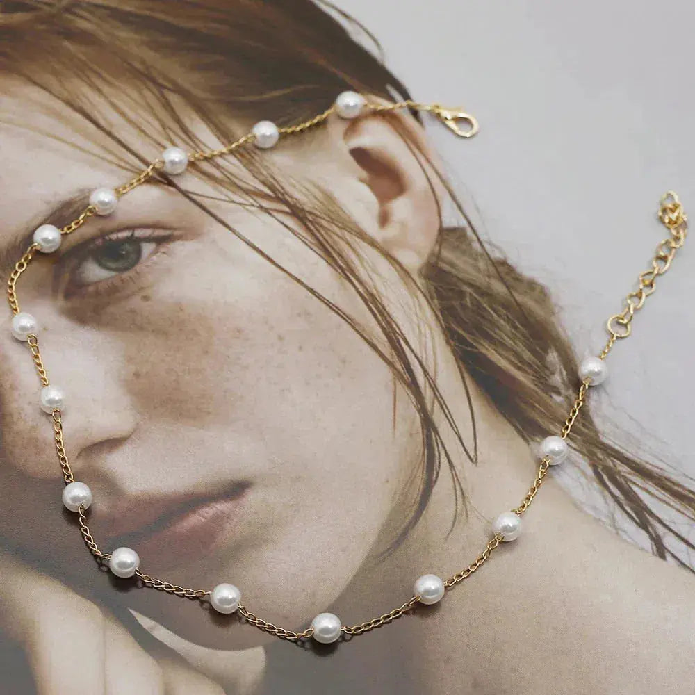Elegante Goldene Halskette mit Perlen