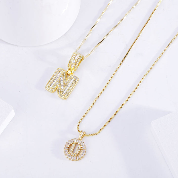 Elegantes Pave-Gold-Initialen-Halskettenset