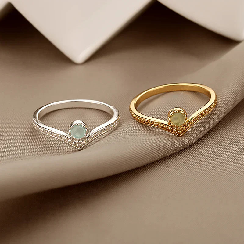 Eleganter Goldener Wassertropf Opal Kronenring