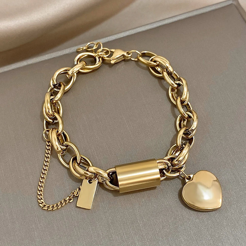 Elegantes, herzförmiges, klobiges Armband aus Gold