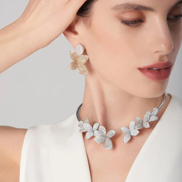 Elegante Blumen Kristall Halskette