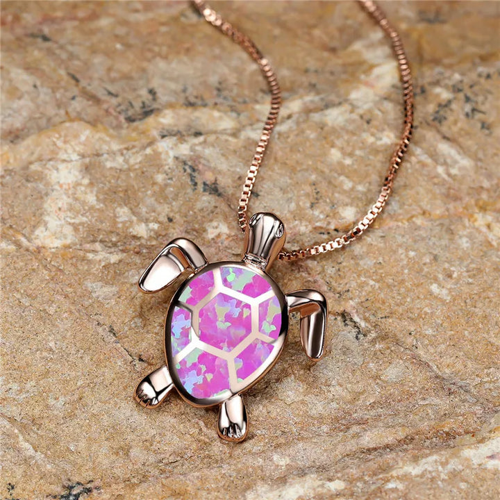 Vintage Goldene Halskette mit Grünem Feueropal Schildkröten Anhänger