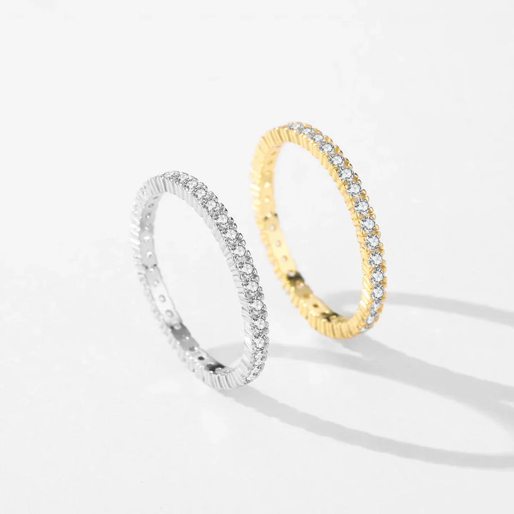 Glänzender Minimalistischer Eternity Ring
