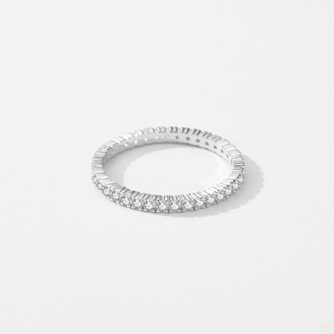 Glänzender Minimalistischer Eternity Ring