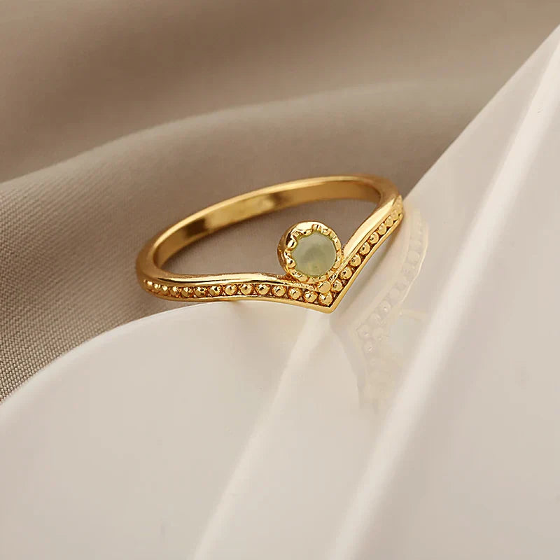 Eleganter Goldener Wassertropf Opal Kronenring