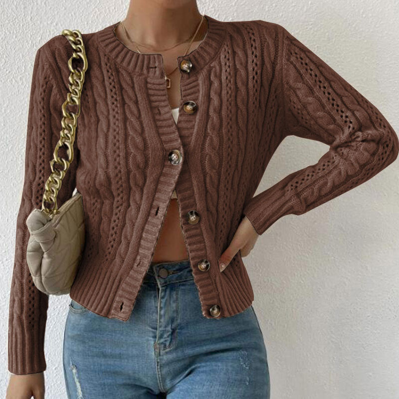 Damen bequeme Strickjacke mit klassischem Zopfmuster in Braun