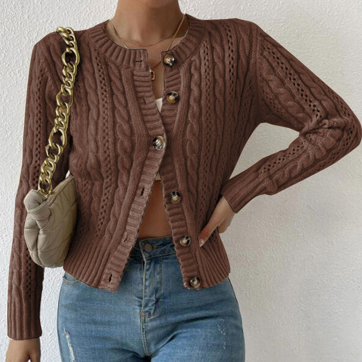 Damen bequeme Strickjacke mit klassischem Zopfmuster in Braun