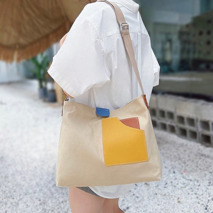 Damen Canvas Schultertasche mit modernem Farbblock-Design in Beige