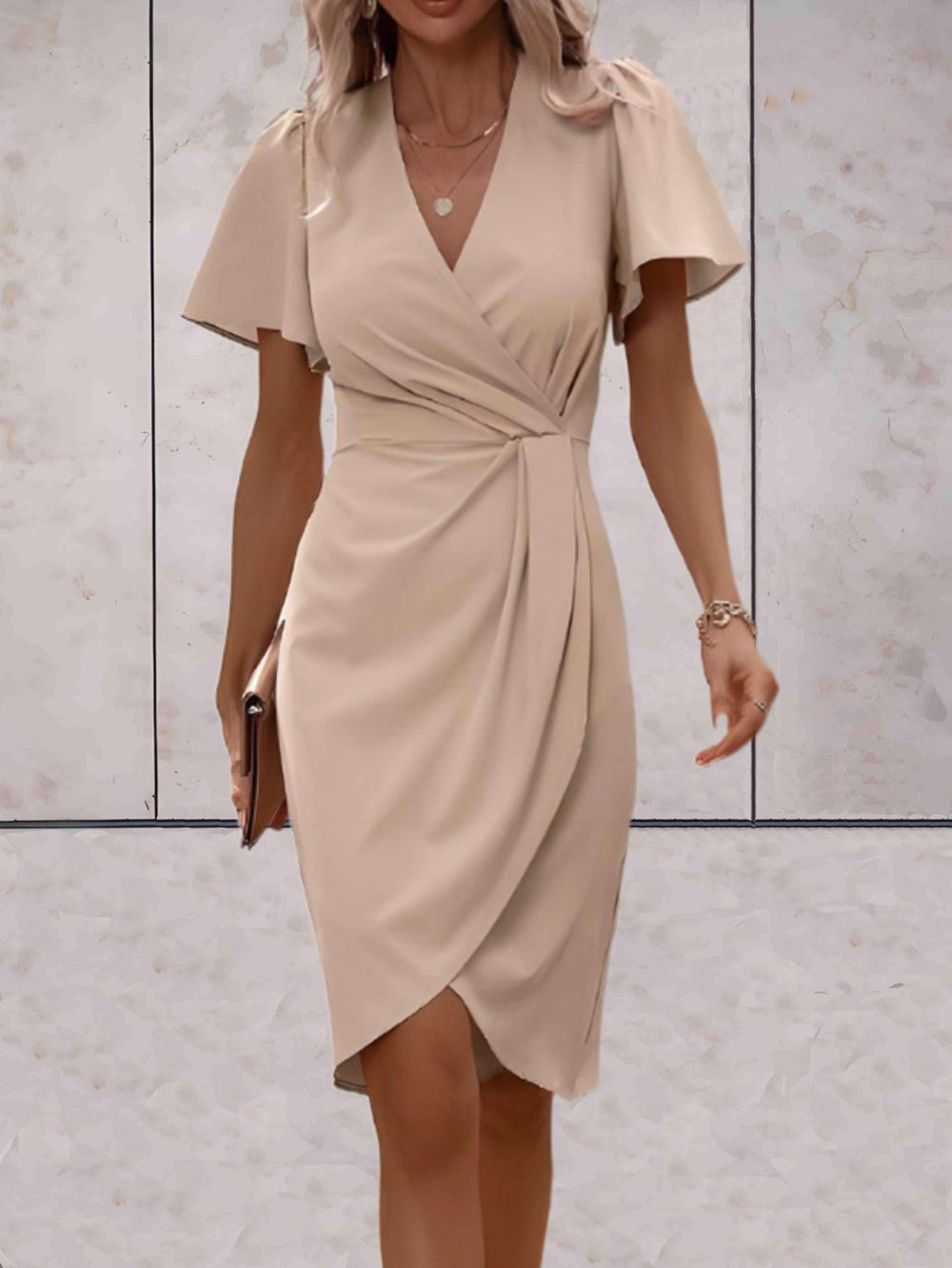 Damen Elegantes Wickelkleid für Hochzeitsgäste in Beige