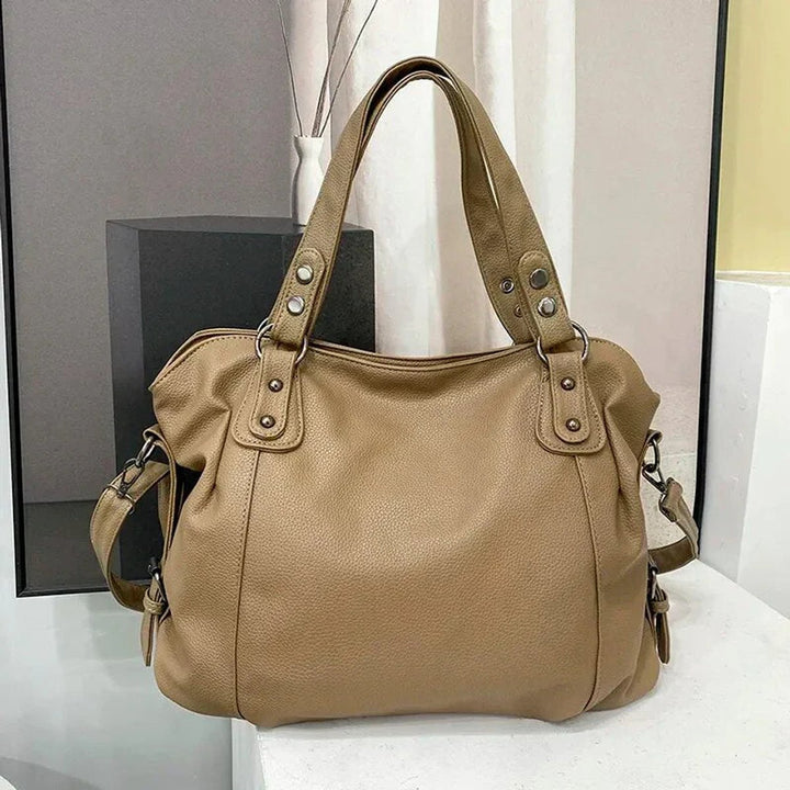 Damen Große Leder-Look Shopper-Tasche mit Nieten in Beige