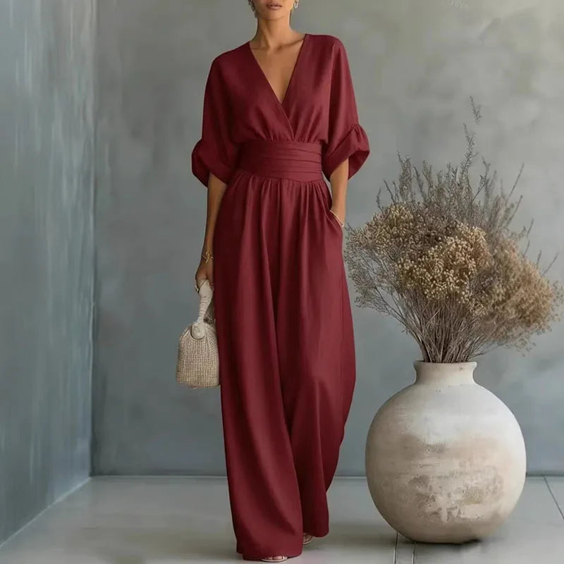 Damen Jumpsuit mit V-Ausschnitt und weitem Bein in Weinrot