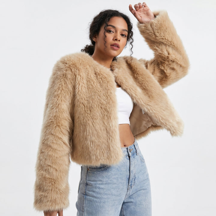 Damen Kurze Jacke aus Kunstfell für den Herbst in Pale Curry