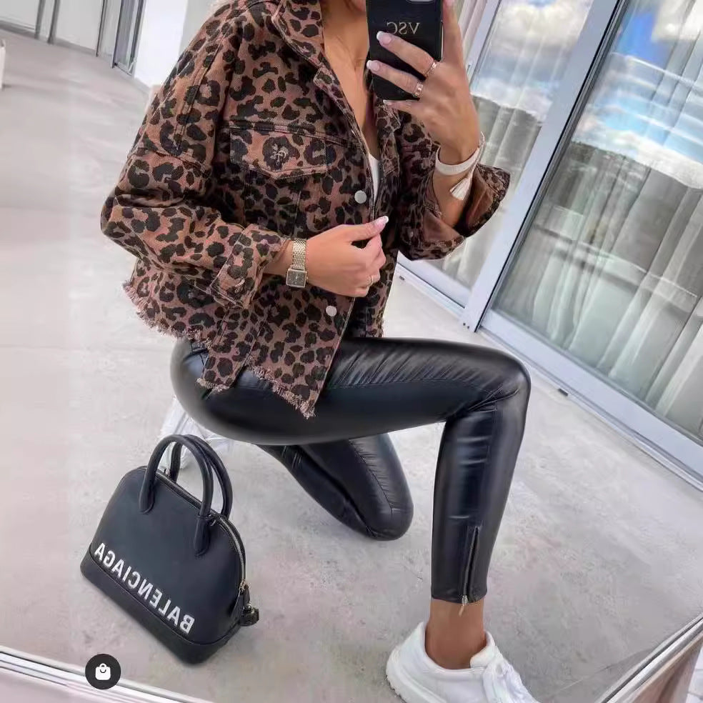 Damen Kurze Jeansjacke mit Leoparden-Print (3)