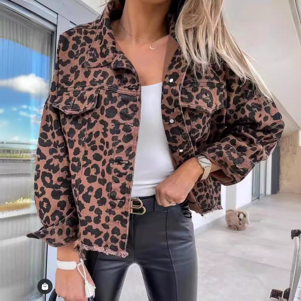 Damen Kurze Jeansjacke mit Leoparden-Print (4)