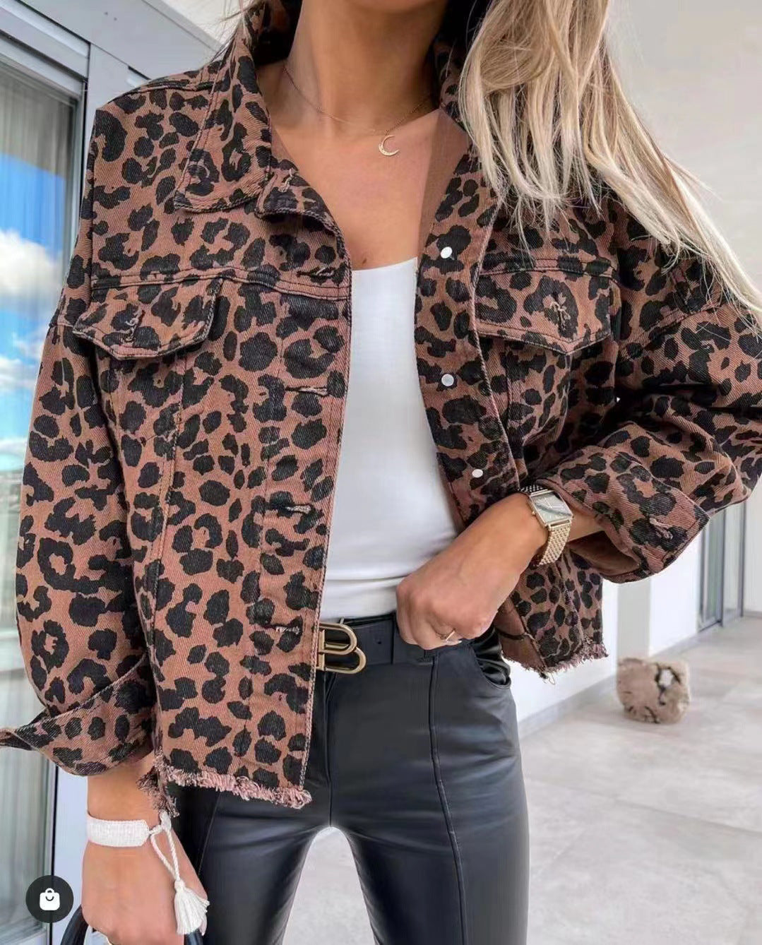 Damen Kurze Jeansjacke mit Leoparden-Print (6)
