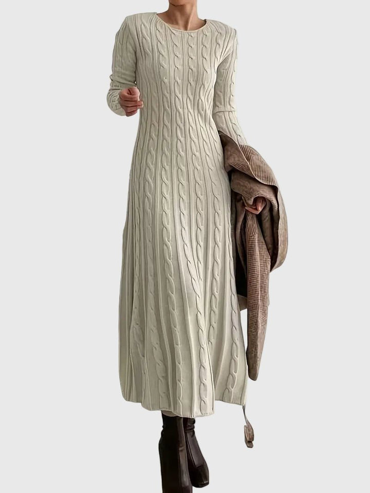 Damen Langarm Strickkleid mit Zopfmuster in Maxilänge in Aprikose