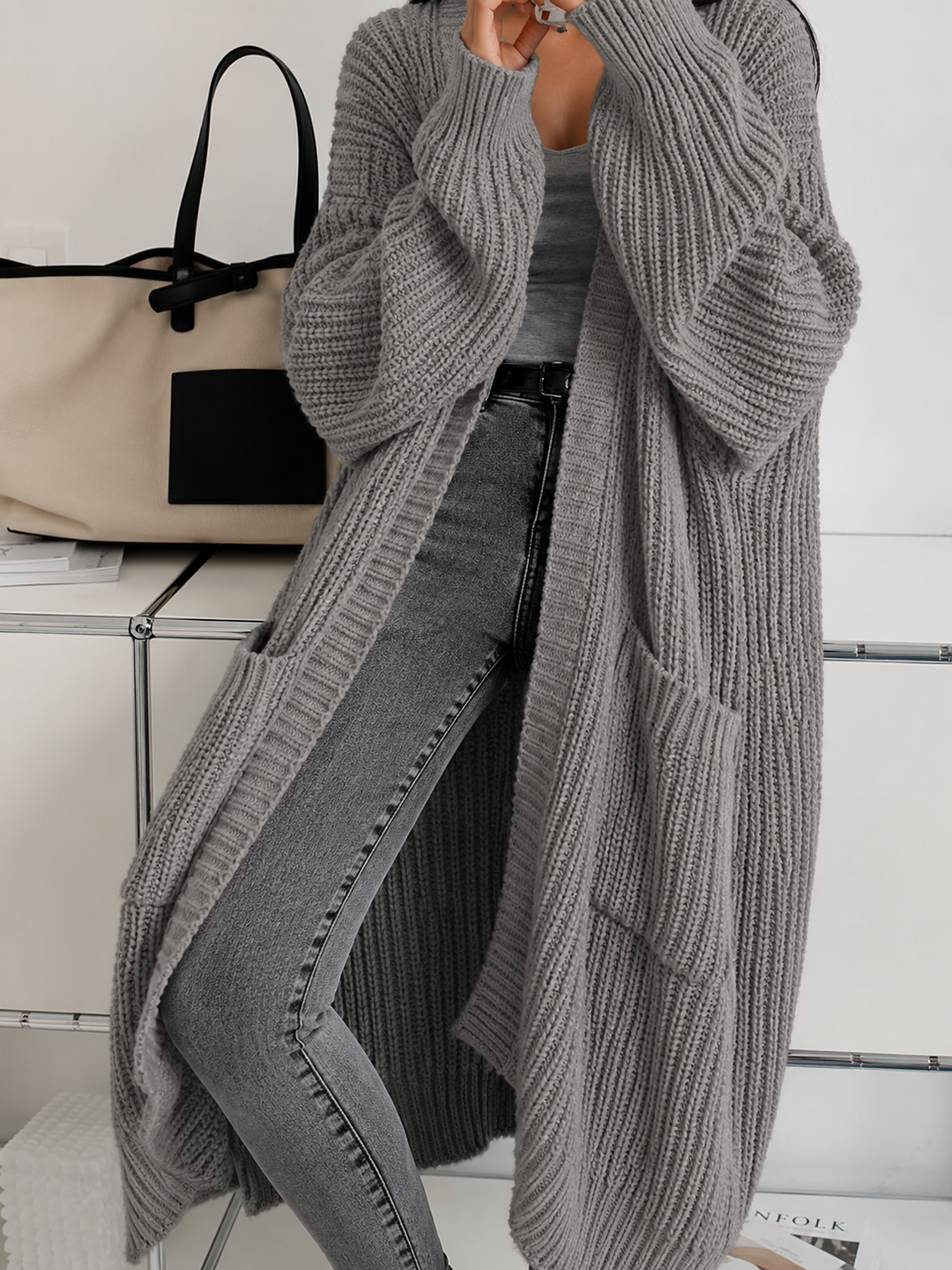 Damen lange Oversized-Strickjacke für den Herbst in Grau