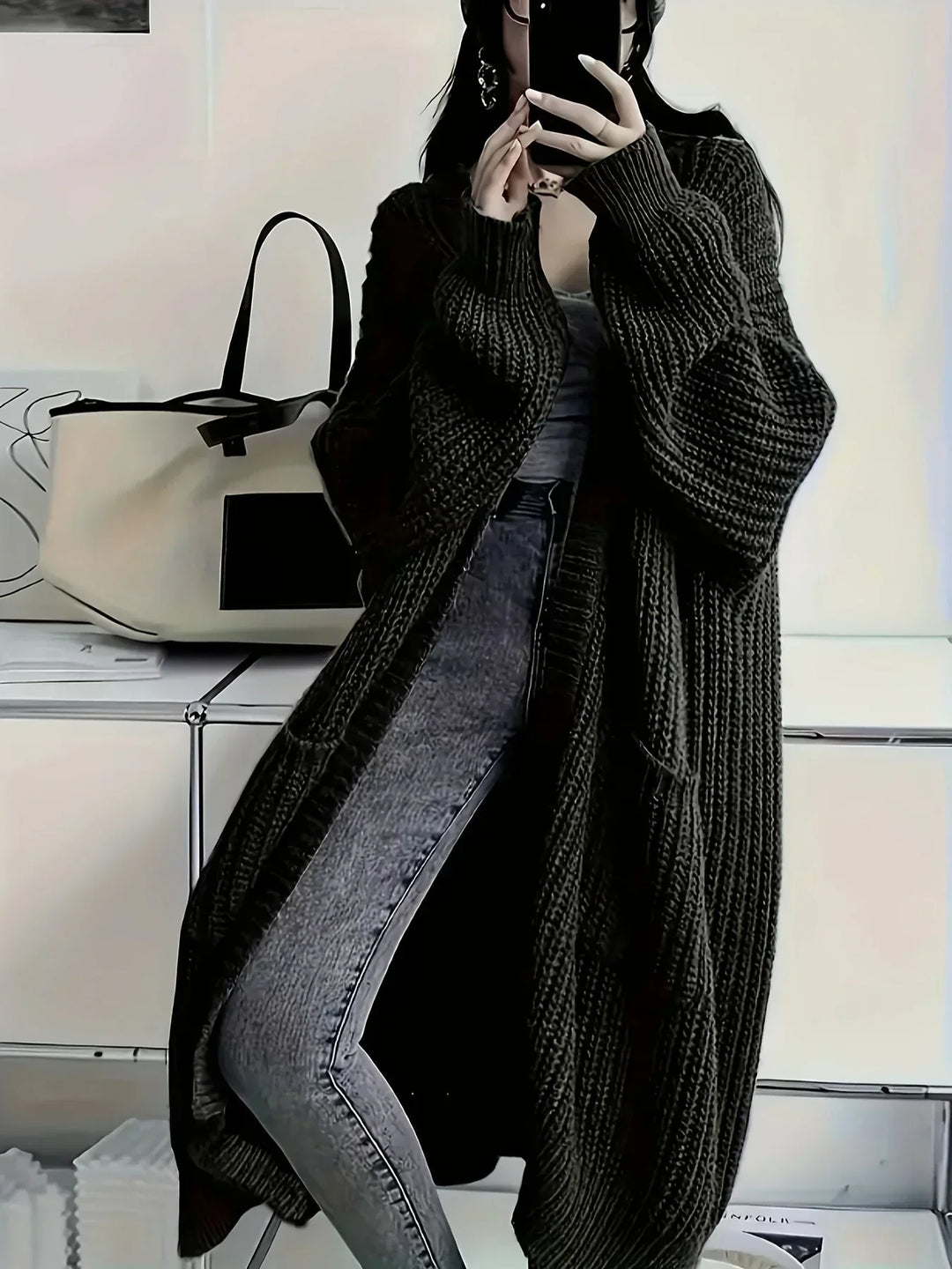 Damen lange Oversized-Strickjacke für den Herbst in Schwarz