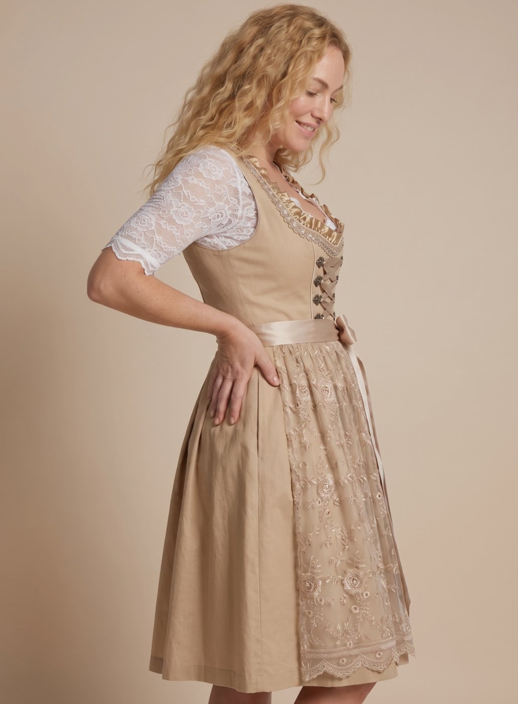 Damen Oktoberfest-Dirndl Knielang mit Spitzenbluse (3)
