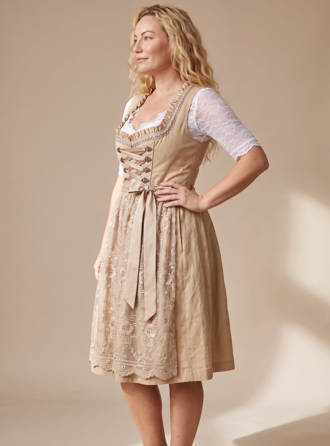 Damen Oktoberfest-Dirndl Knielang mit Spitzenbluse (5)
