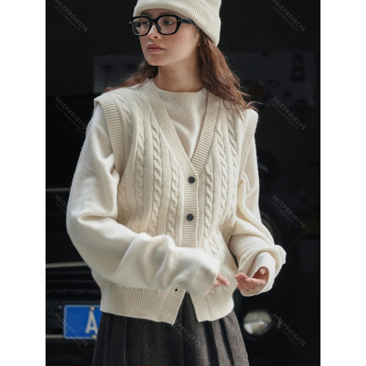 Damen Oversize-Strickjacke mit Zopfmuster zum Layering in Creme