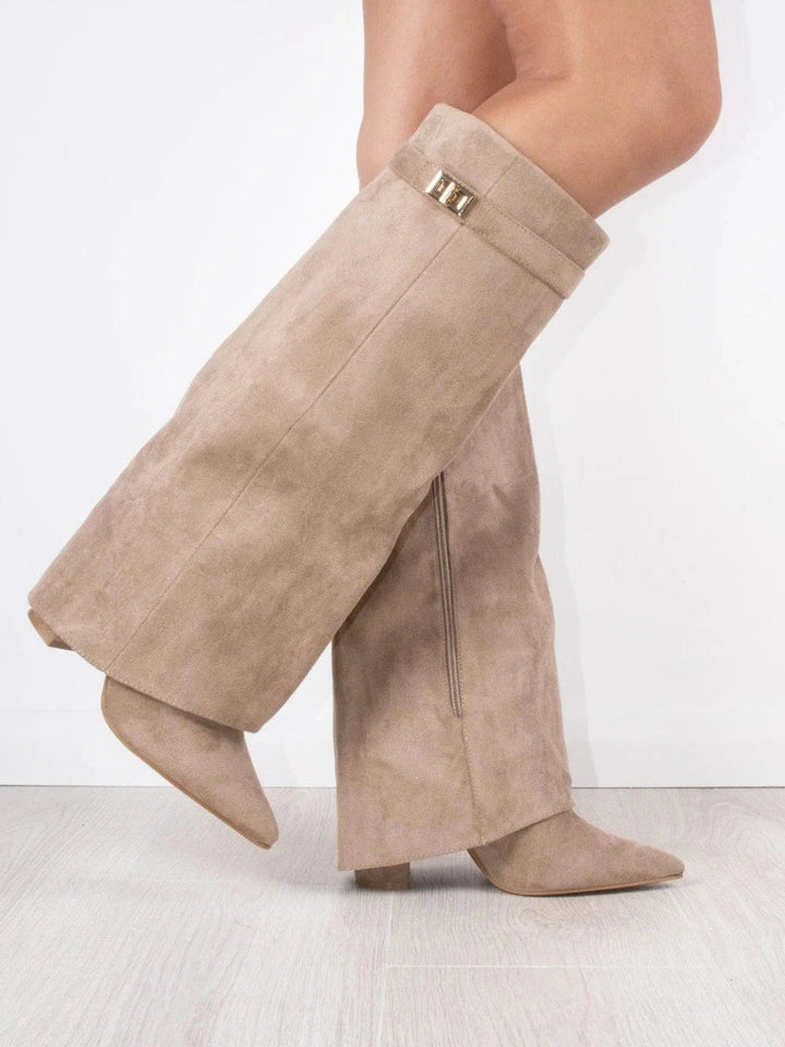 Damen Stiefel im eleganten Spitzschuh-Stil mit Schnalle in Beige