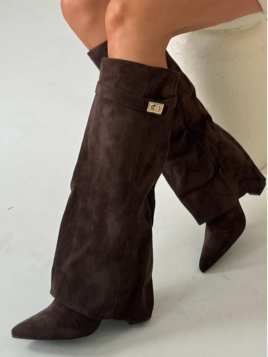 Damen Stiefel im eleganten Spitzschuh-Stil mit Schnalle in Braun