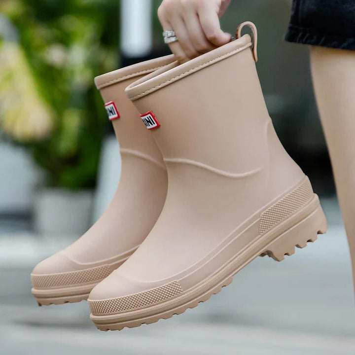 Damen Stiefel im Halbschaft-Stil für regnerische Tage in Khaki