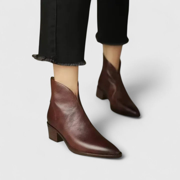 Damen Stiefel klassisch für Herbstoutfits in Dunkelbraun