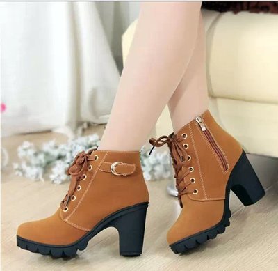 Damen Stiefeletten mit Blockabsatz im Vintage-Stil in Auburn