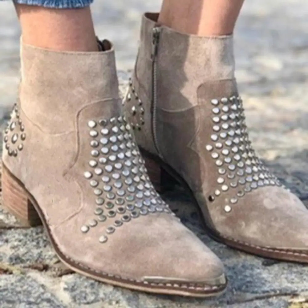 Damen Stiefeletten mit Nieten im Edgy-Stil (2)