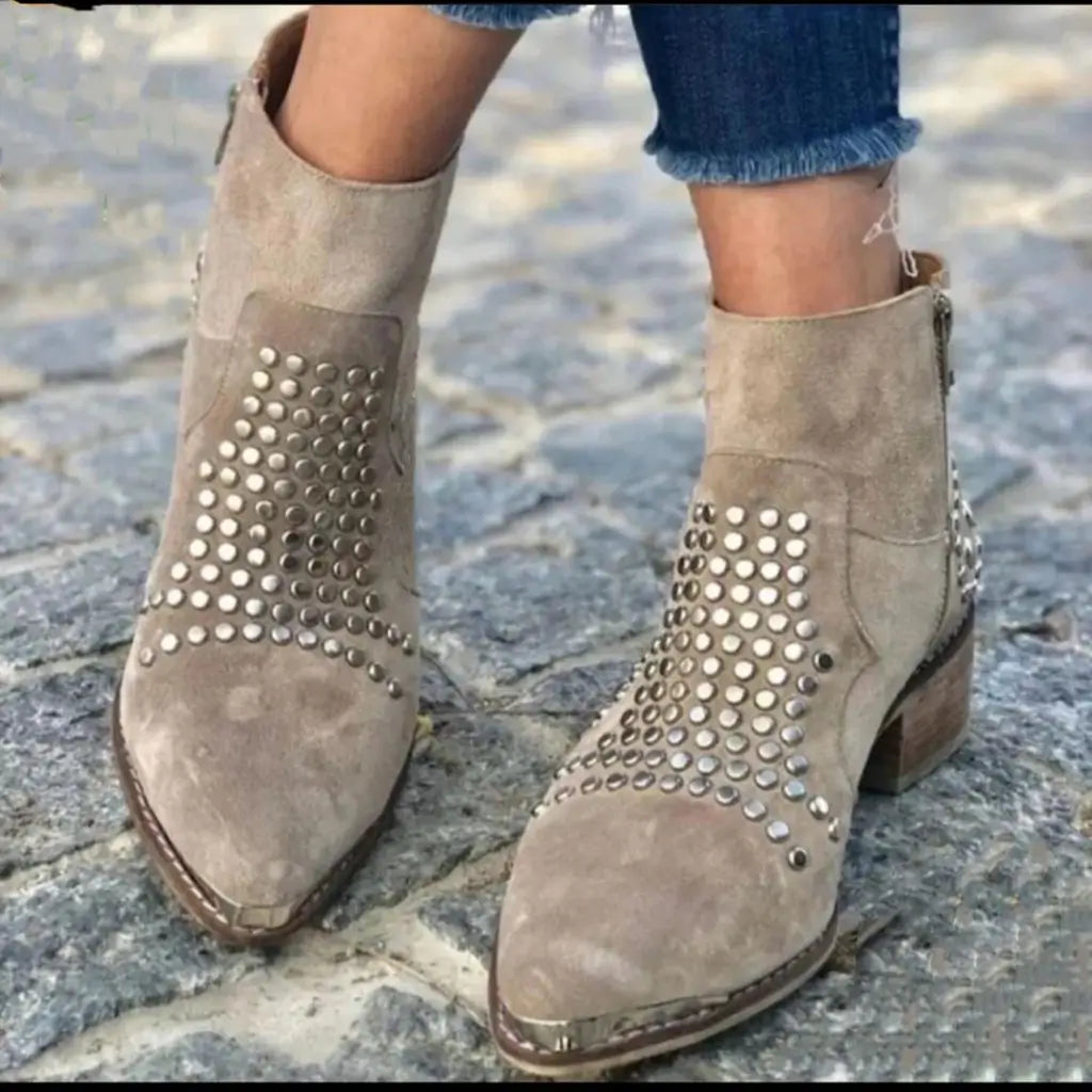 Damen Stiefeletten mit Nieten im Edgy-Stil (4)