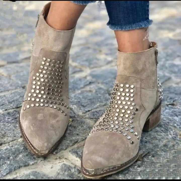 Damen Stiefeletten mit Nieten im Edgy-Stil (4)