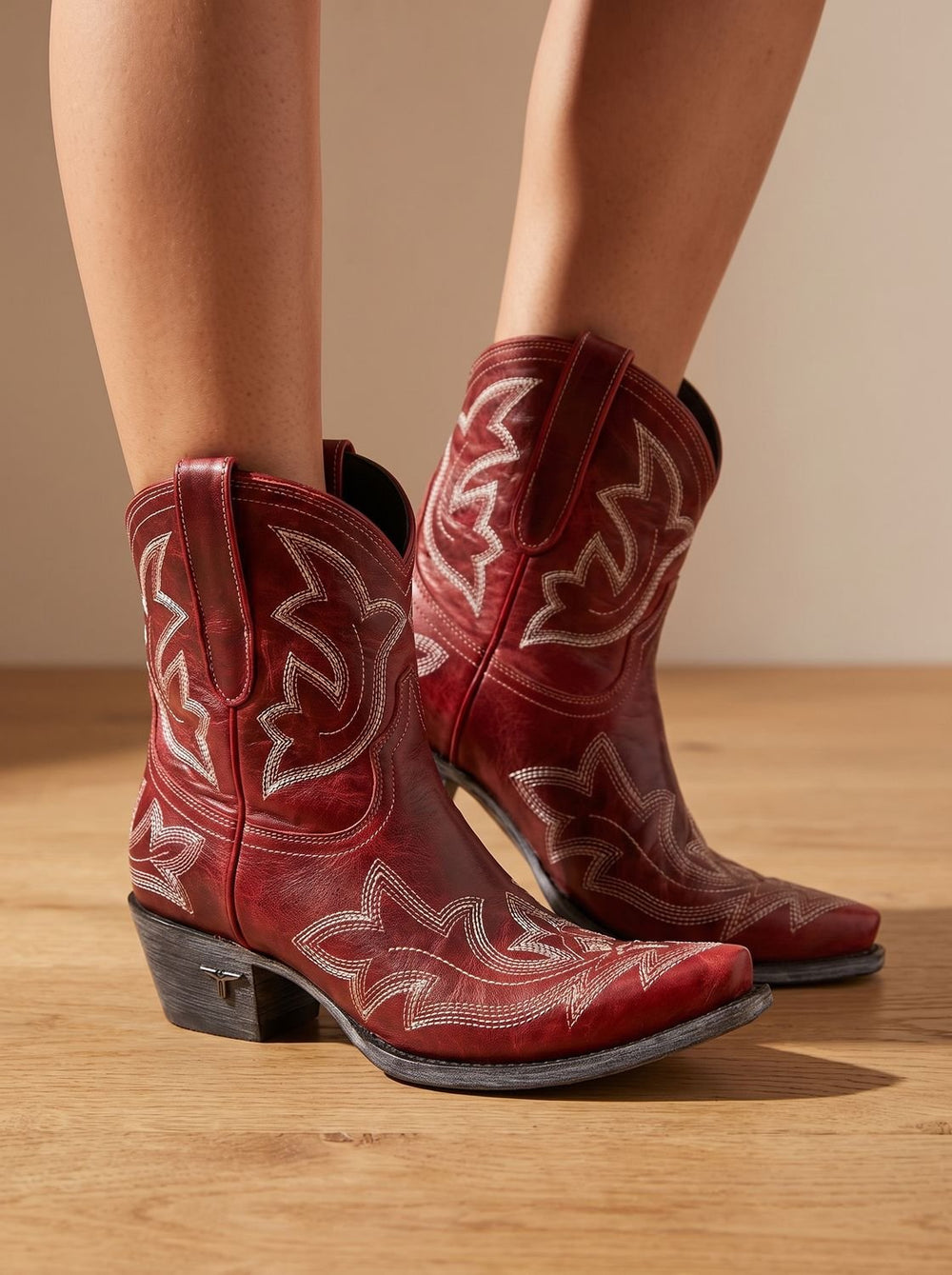 Damen Stiefeletten mit Western-Stickerei und Blockabsatz in Rot