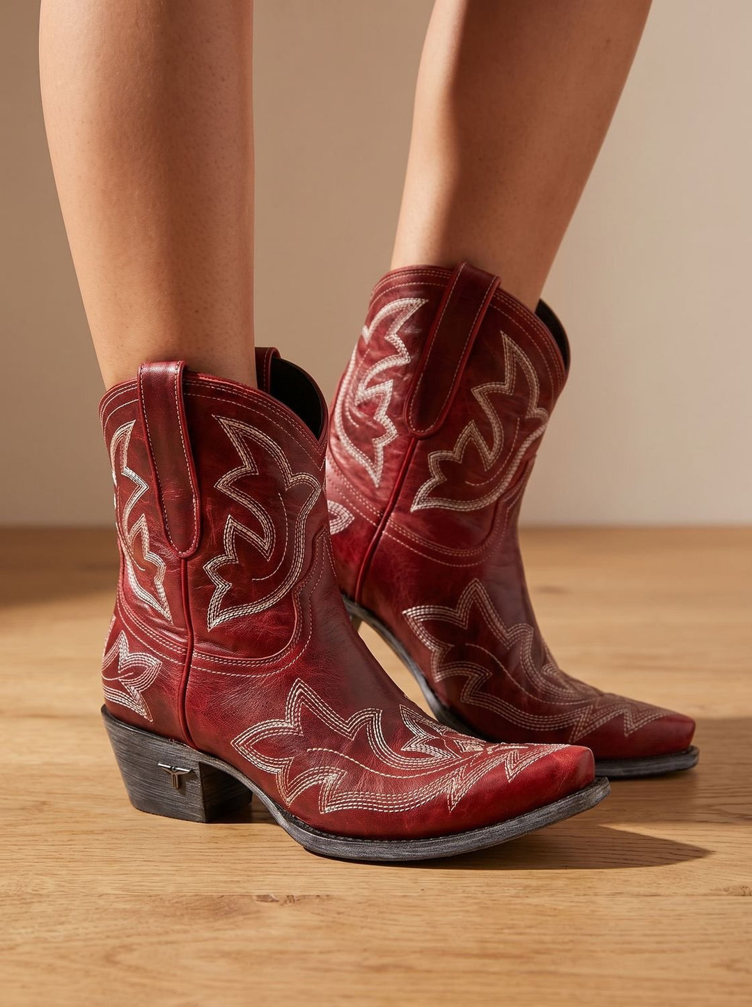 Damen Stiefeletten mit Western-Stickerei und Blockabsatz in Rot