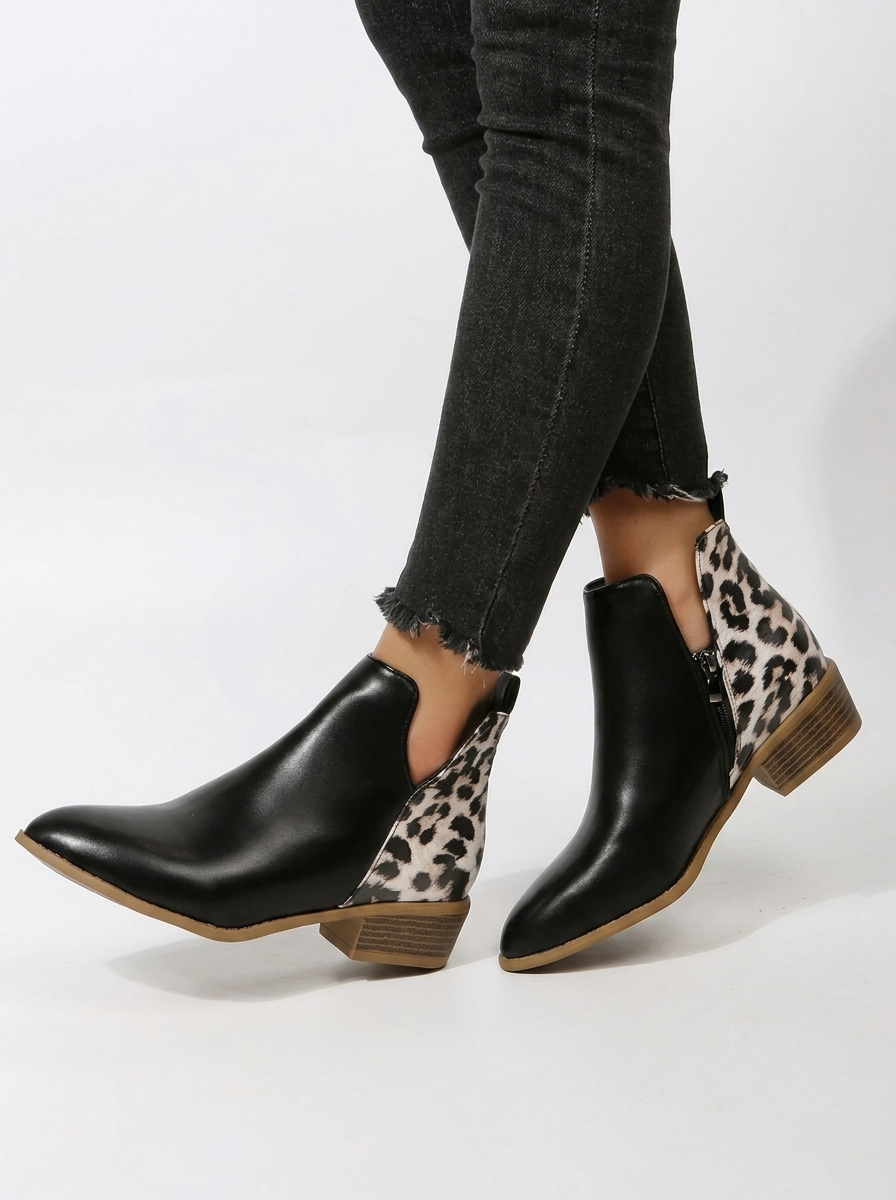 Damen Stiefeletten mit wildem Tierdruck-Muster in Schwarz