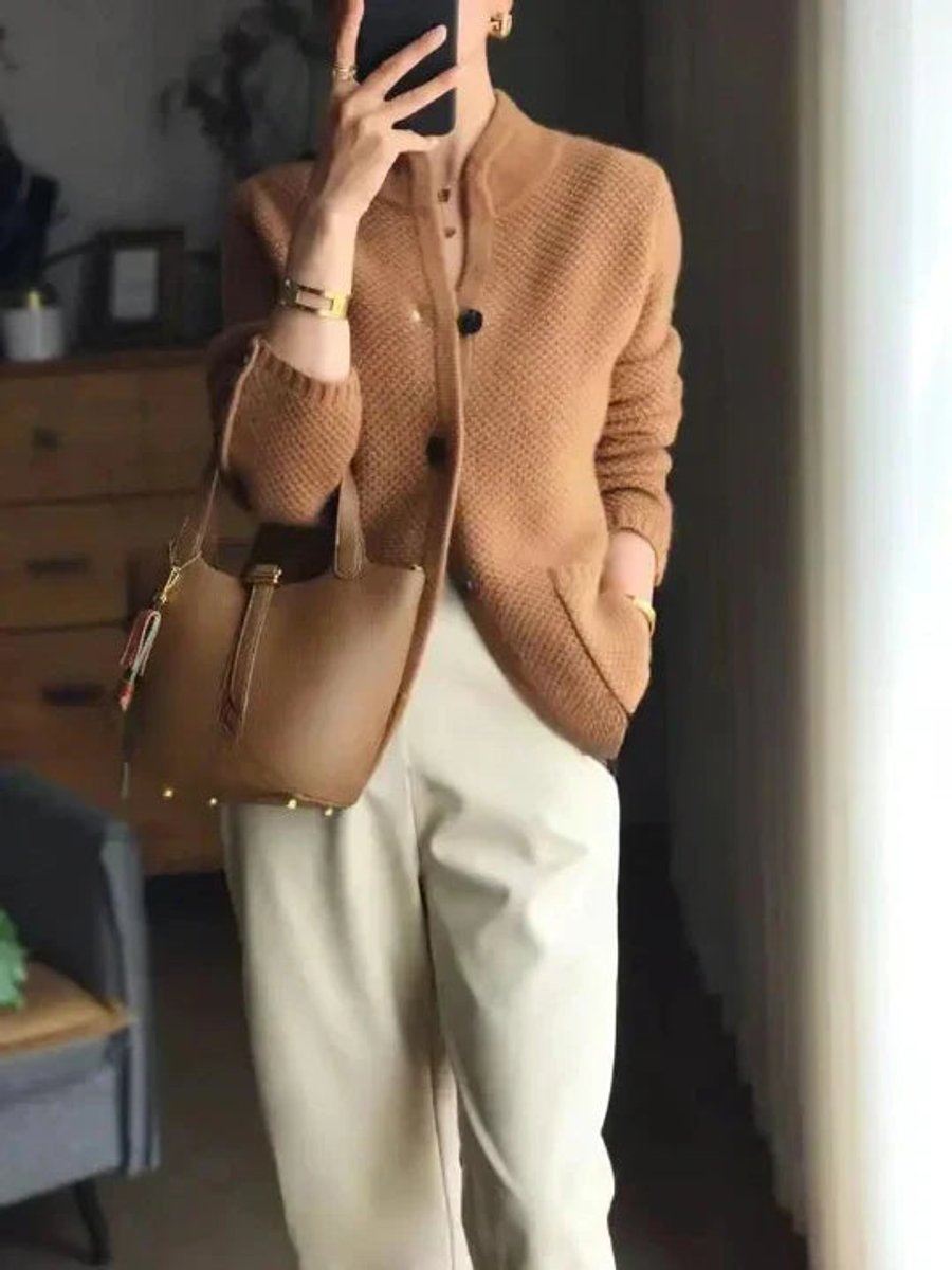 Damen Strickjacke aus weicher Kaschmirwolle in Braun