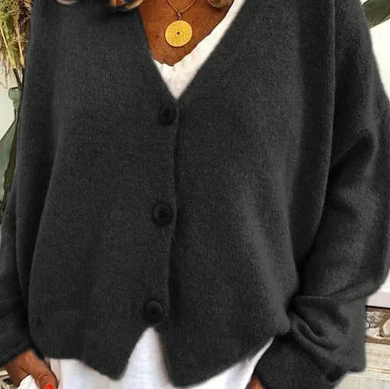 Damen Strickjacke mit femininem V-Ausschnitt in Schwarz