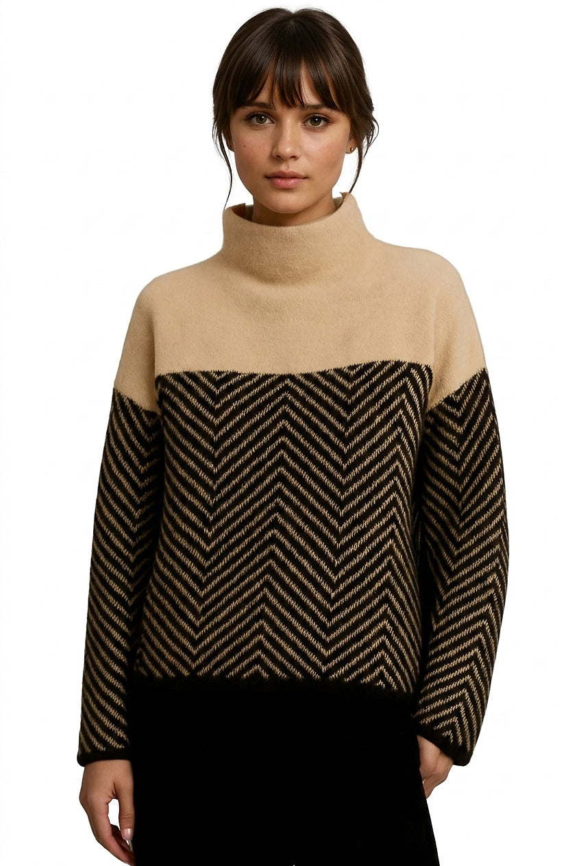 Damen Strickjacke mit Stehkragen im Chevron-Stil in Beige