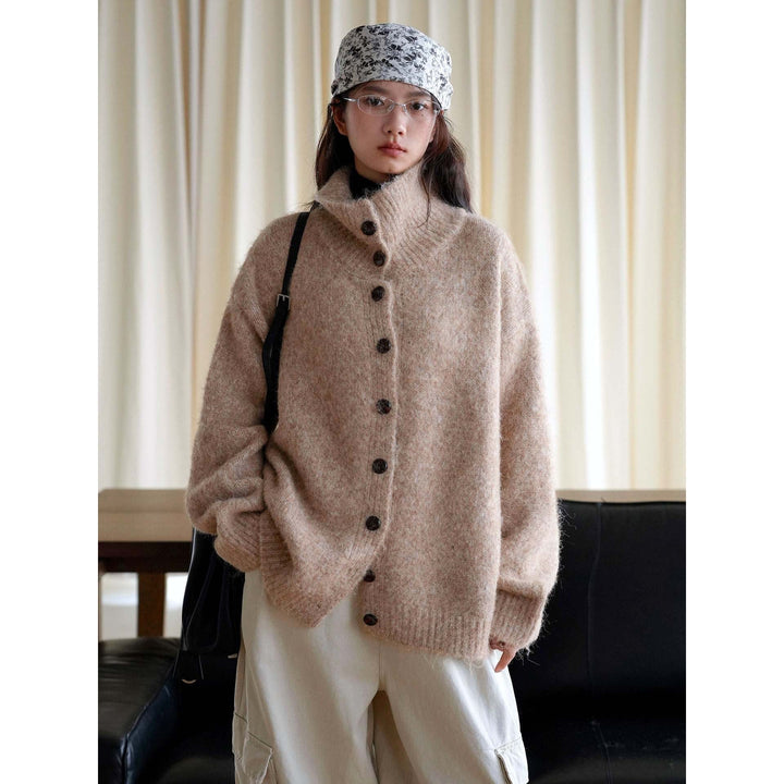 Damen Strickjacke mit Stehkragen in Bouclé-Optik in Kamel