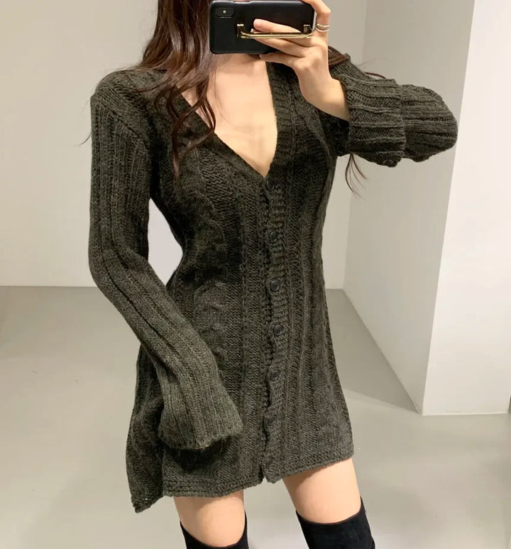 Damen Strickkleid mit Zopfmuster für den Herbst in Khaki