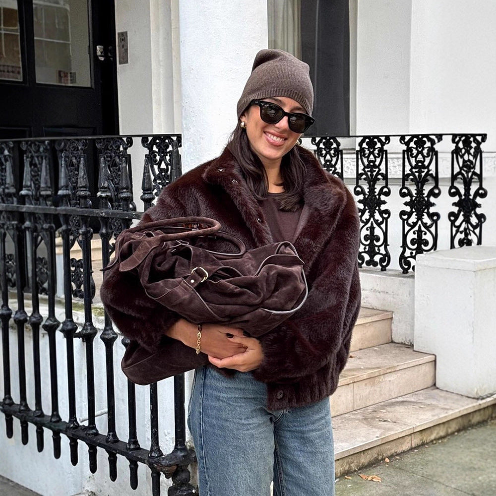 Damen Winterjacke aus Teddy-Kunstfell im Boxy-Schnitt (3)