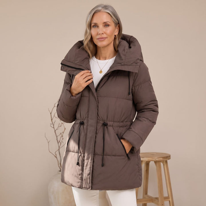 Damen Winterjacke für kältere Tage in Braun