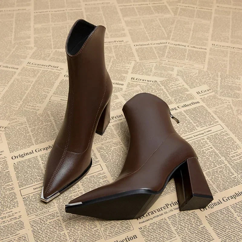 Elegante Damen Stiefeletten für den Herbst in Braunes Fleecefutter
